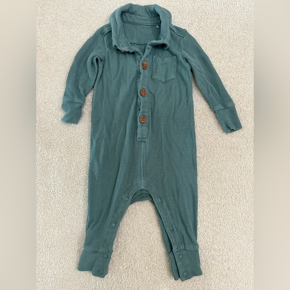 Posh Peanut Other - POSH PEANUT Onesie